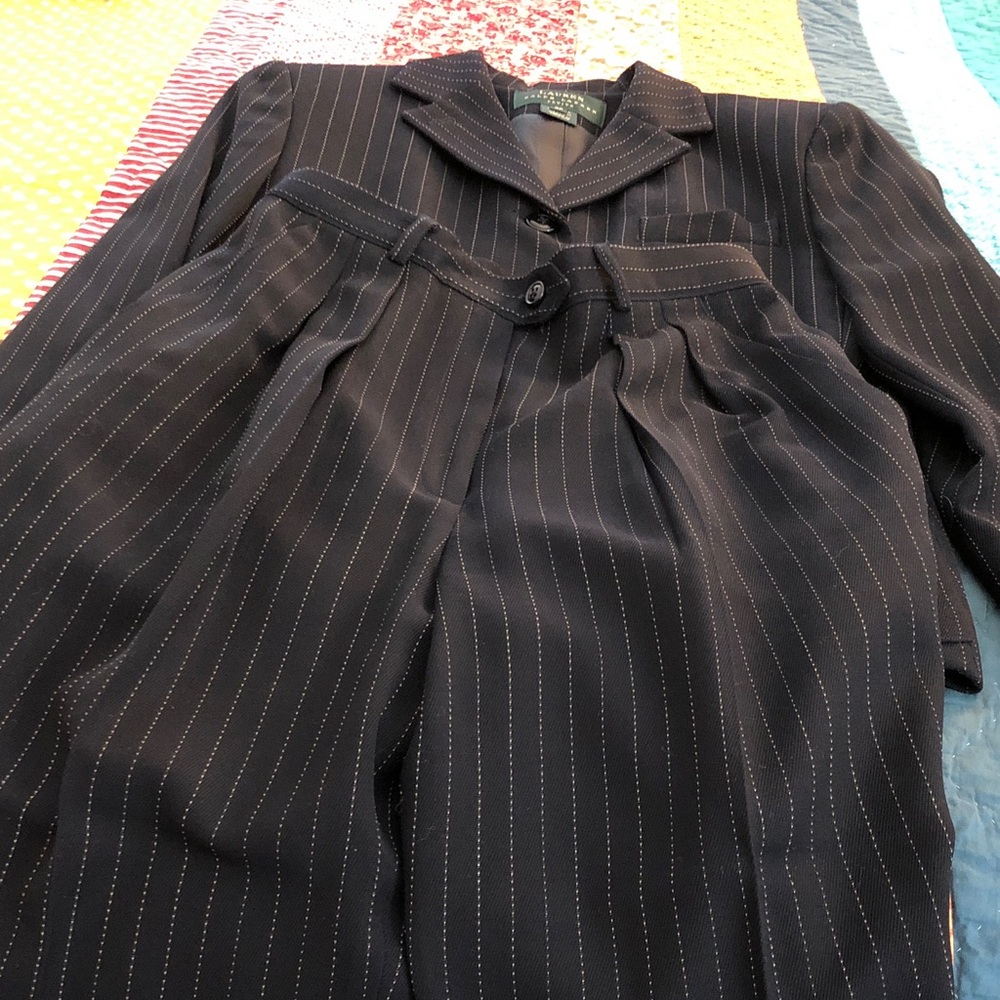 Lauren Ralph Lauren classic & sophisticated navy pinstriped 100% wool pant suit